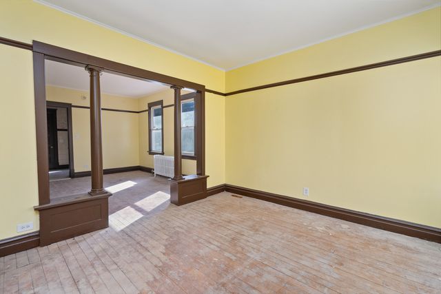 411 N Arlington Heights Road, Arlington Heights, IL 60004