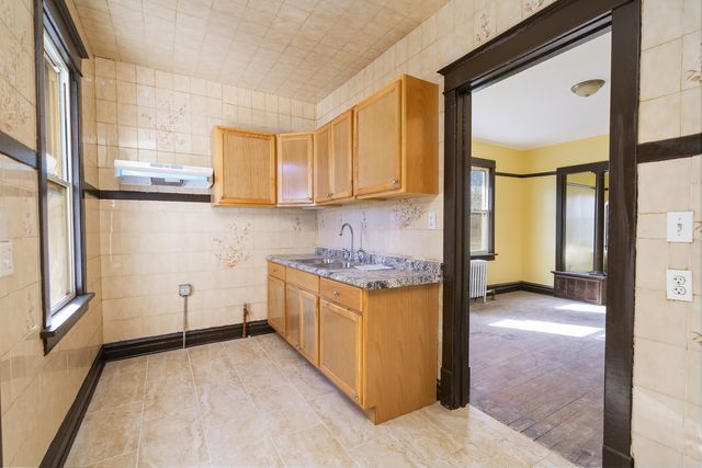 411 N Arlington Heights Road, Arlington Heights, IL 60004