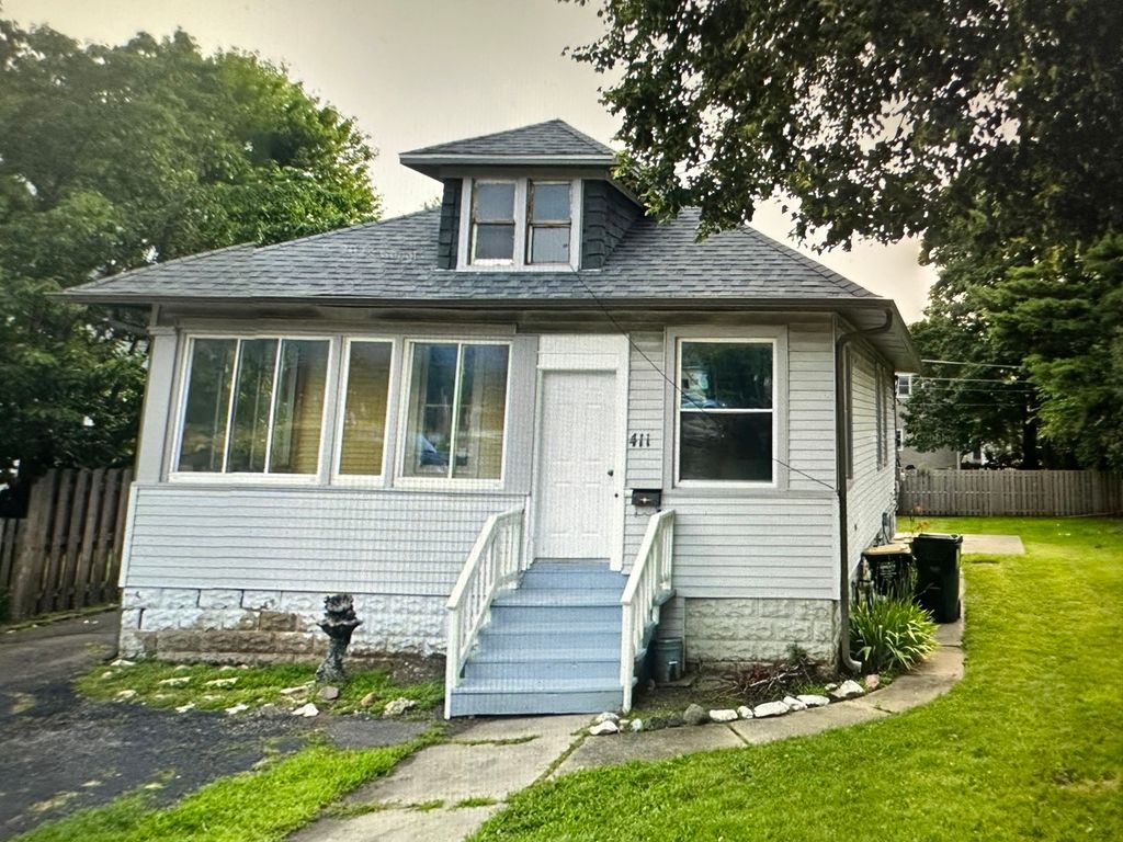 411 N Arlington Heights Road, Arlington Heights, IL 60004