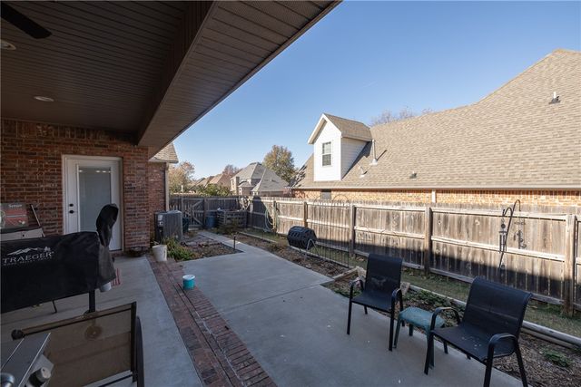 6110 W Persimmon Street, Fayetteville, AR 72704