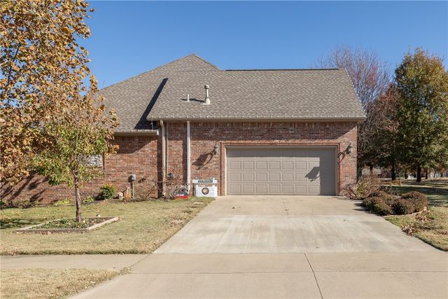 6110 W Persimmon Street, Fayetteville, AR 72704