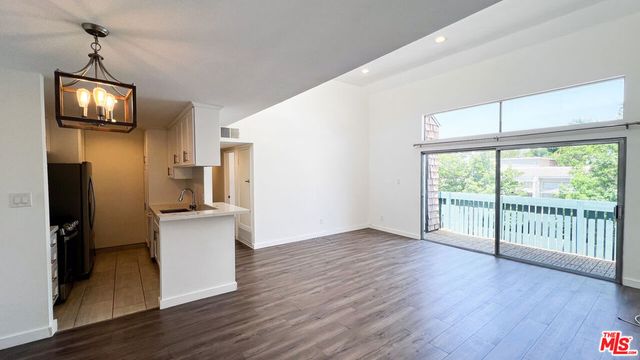 5700 Etiwanda Avenue 257, Tarzana, CA 91356