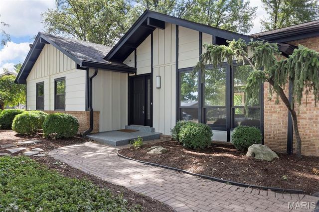 14616 Rogue River Drive, Chesterfield, MO 63017