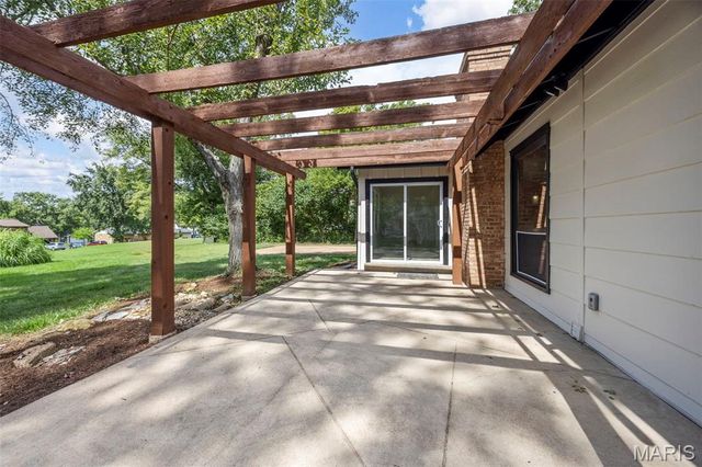 14616 Rogue River Drive, Chesterfield, MO 63017