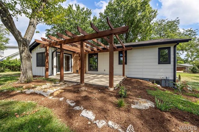 14616 Rogue River Drive, Chesterfield, MO 63017