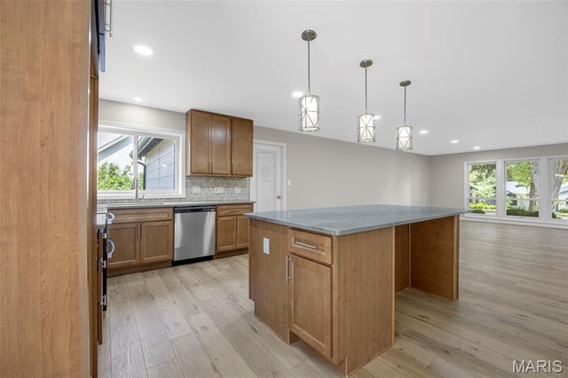14616 Rogue River Drive, Chesterfield, MO 63017