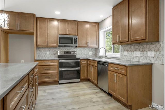14616 Rogue River Drive, Chesterfield, MO 63017