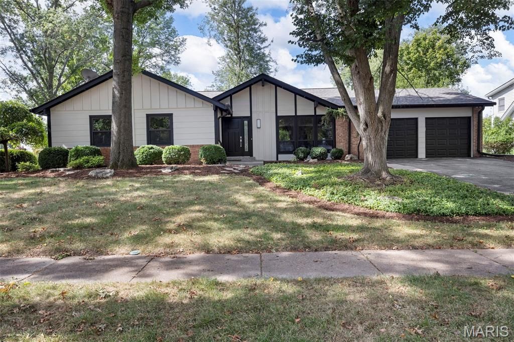 14616 Rogue River Drive, Chesterfield, MO 63017