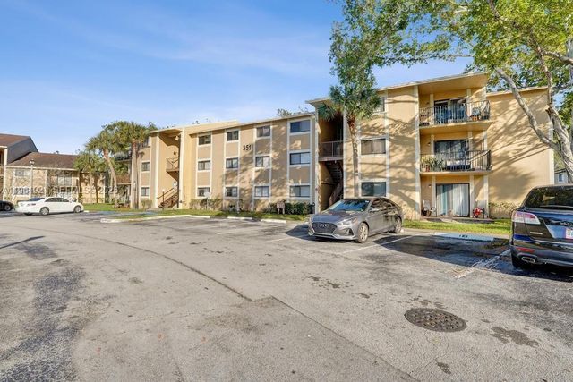 351 Palm Way 108, Pembroke Pines, FL 33025