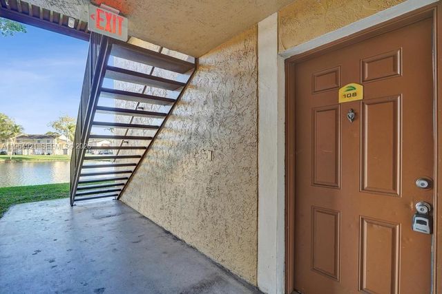 351 Palm Way 108, Pembroke Pines, FL 33025