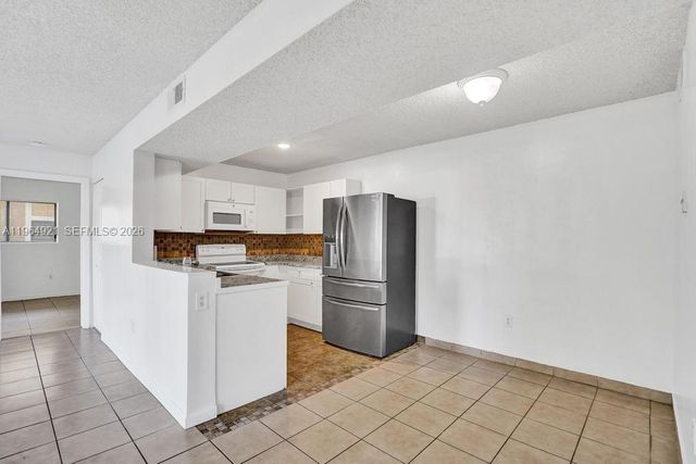 351 Palm Way 108, Pembroke Pines, FL 33025