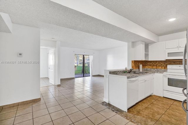 351 Palm Way 108, Pembroke Pines, FL 33025