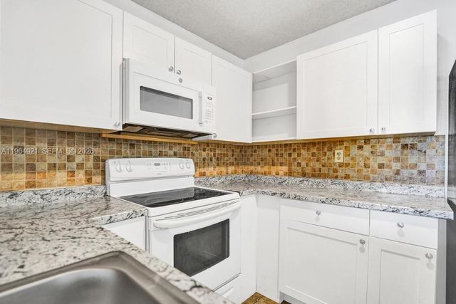 351 Palm Way 108, Pembroke Pines, FL 33025