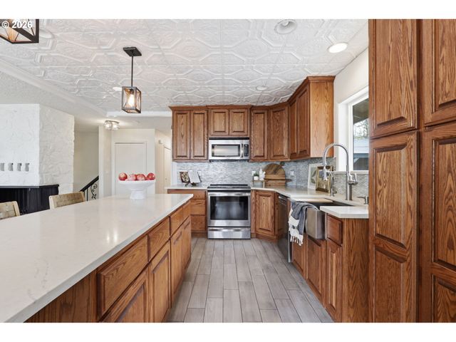 4011 Se CROWN Rd, Camas, WA 98607