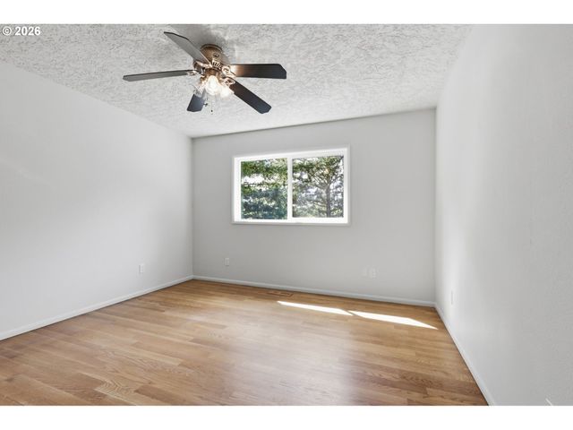 4011 Se CROWN Rd, Camas, WA 98607