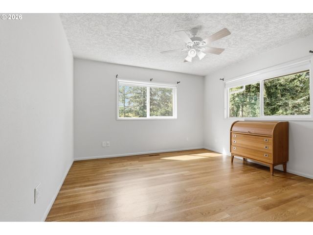 4011 Se CROWN Rd, Camas, WA 98607