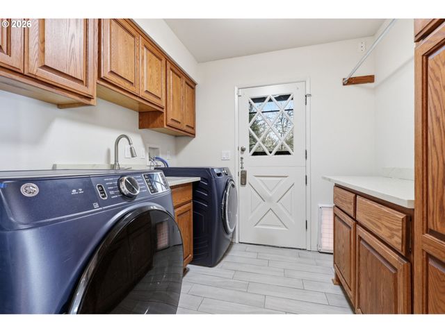 4011 Se CROWN Rd, Camas, WA 98607