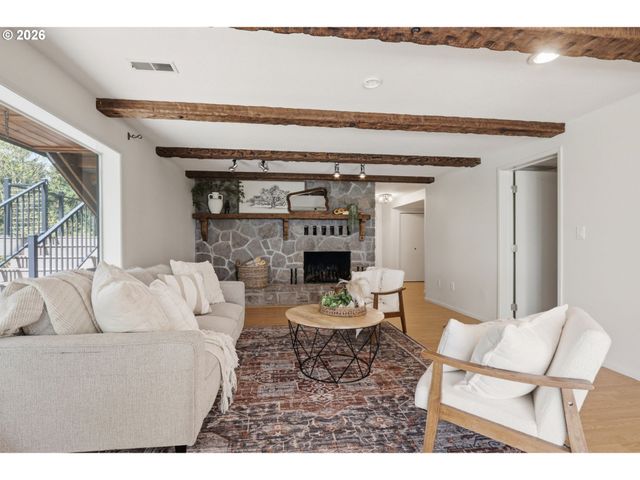 4011 Se CROWN Rd, Camas, WA 98607