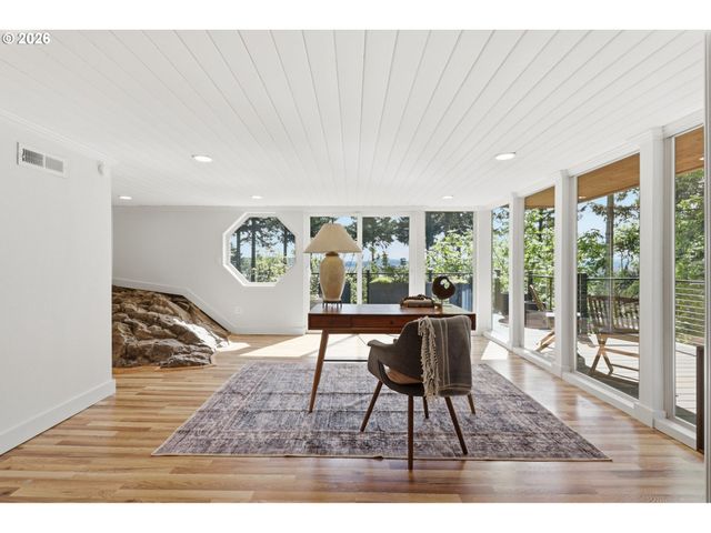 4011 Se CROWN Rd, Camas, WA 98607