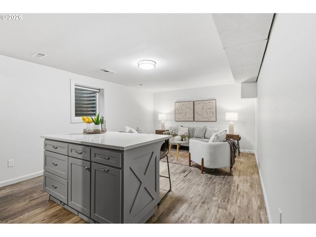 4011 Se CROWN Rd, Camas, WA 98607