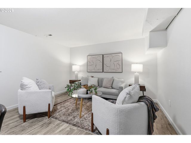 4011 Se CROWN Rd, Camas, WA 98607