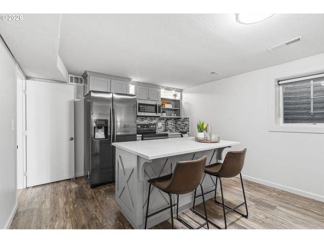 4011 Se CROWN Rd, Camas, WA 98607