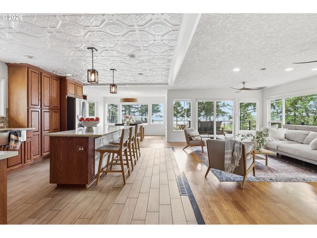 4011 Se CROWN Rd, Camas, WA 98607