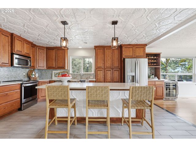 4011 Se CROWN Rd, Camas, WA 98607