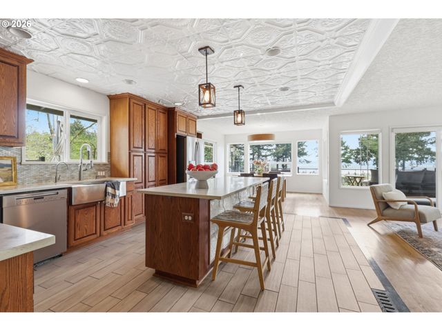 4011 Se CROWN Rd, Camas, WA 98607