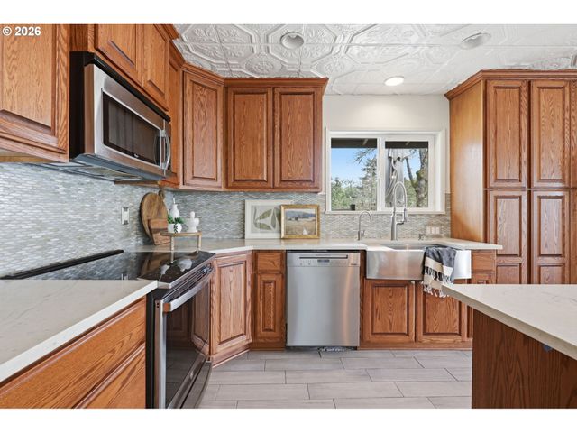 4011 Se CROWN Rd, Camas, WA 98607