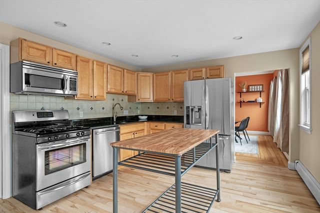 7 English St 3, Salem, MA 01970