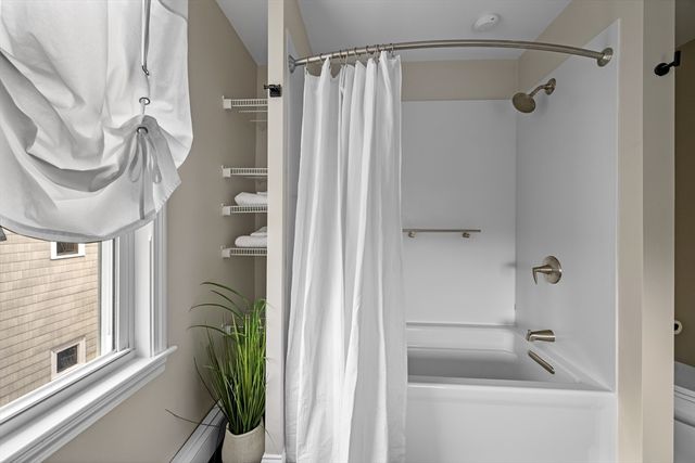 7 English St 3, Salem, MA 01970