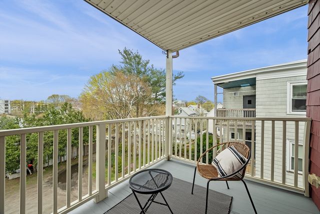 7 English St 3, Salem, MA 01970