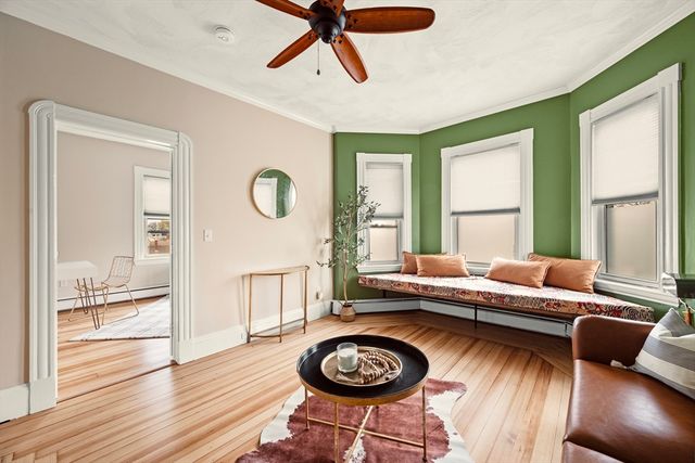 7 English St 3, Salem, MA 01970