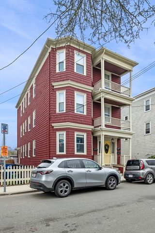 7 English St 3, Salem, MA 01970