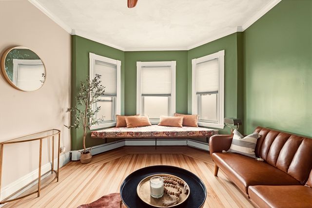 7 English St 3, Salem, MA 01970