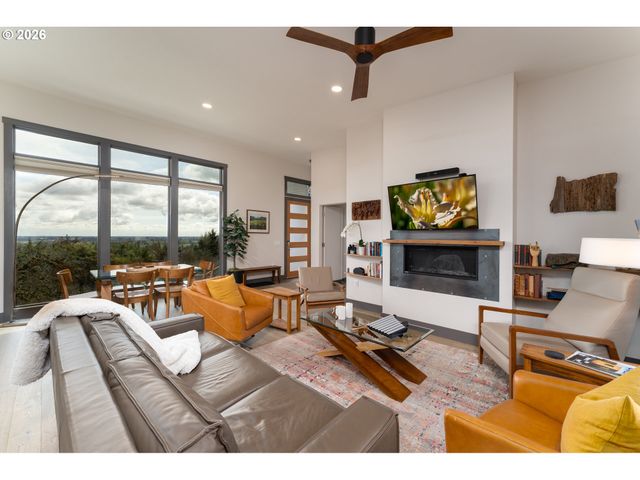 8331 Ne Worden Hill Rd, Dundee, OR 97115