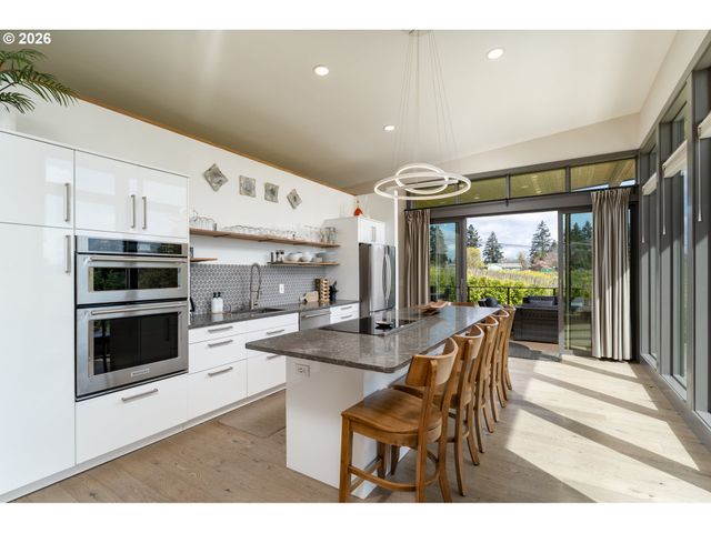 8331 Ne Worden Hill Rd, Dundee, OR 97115