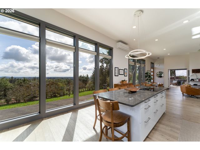 8331 Ne Worden Hill Rd, Dundee, OR 97115