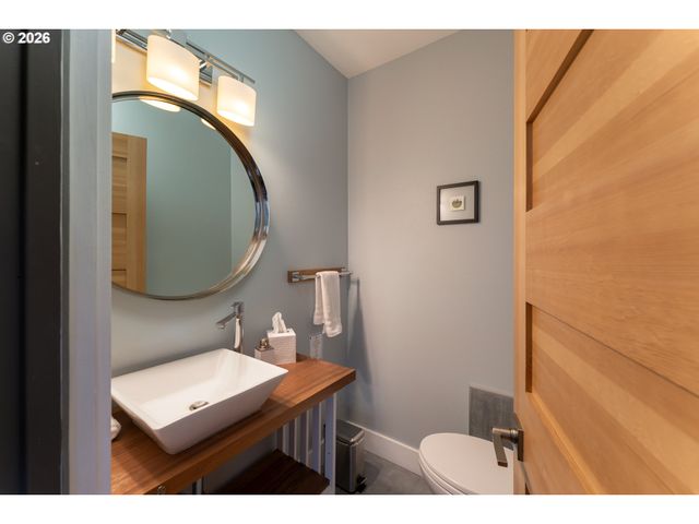 8331 Ne Worden Hill Rd, Dundee, OR 97115