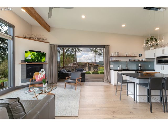 8331 Ne Worden Hill Rd, Dundee, OR 97115