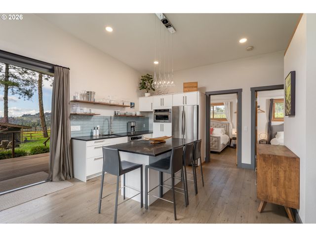8331 Ne Worden Hill Rd, Dundee, OR 97115