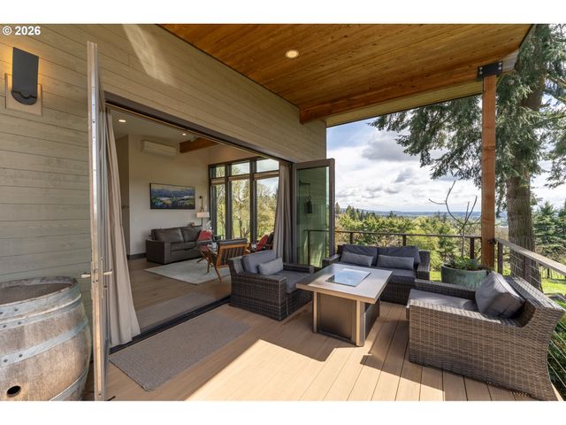 8331 Ne Worden Hill Rd, Dundee, OR 97115