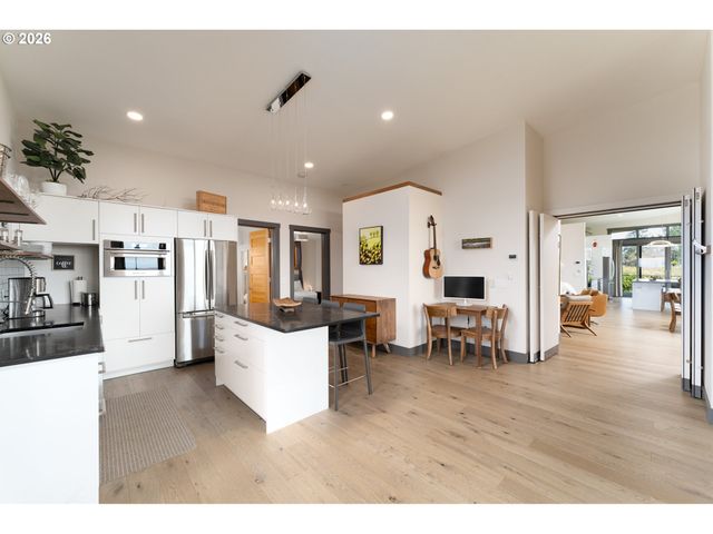 8331 Ne Worden Hill Rd, Dundee, OR 97115