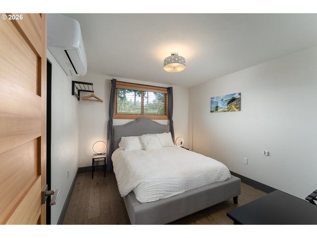 8331 Ne Worden Hill Rd, Dundee, OR 97115