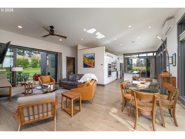 8331 Ne Worden Hill Rd, Dundee, OR 97115