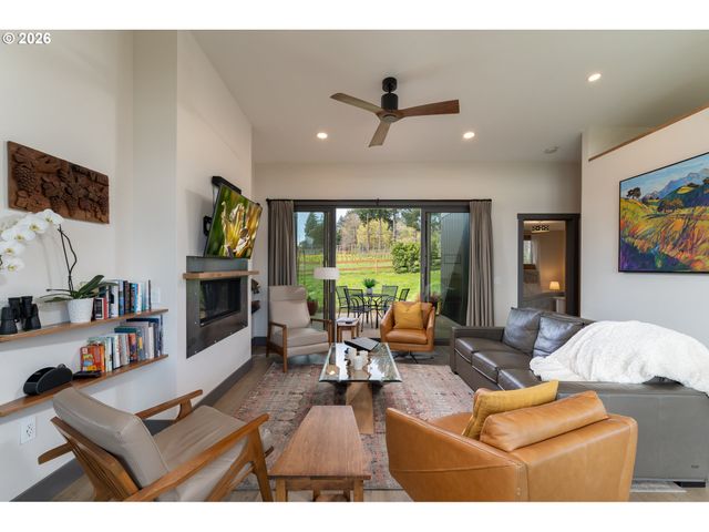 8331 Ne Worden Hill Rd, Dundee, OR 97115
