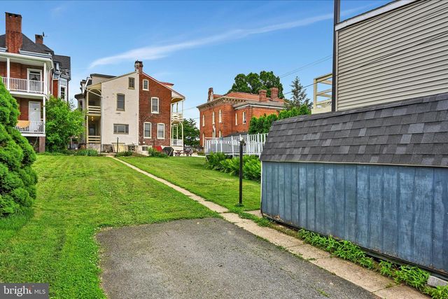 419 CHESTNUT ST, Columbia, PA 17512