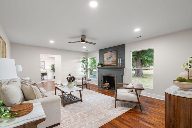 1435 S Fairway Avenue, Springfield, MO 65804