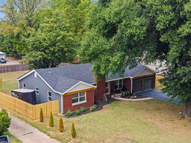 1435 S Fairway Avenue, Springfield, MO 65804